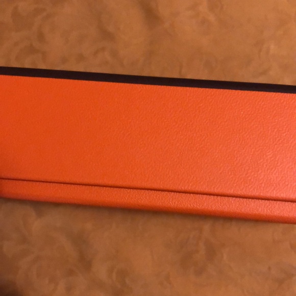 Hermes empty box 6” x 5” x 1/2” in excellent condition and absolutely authentic - Picture 5 of 8